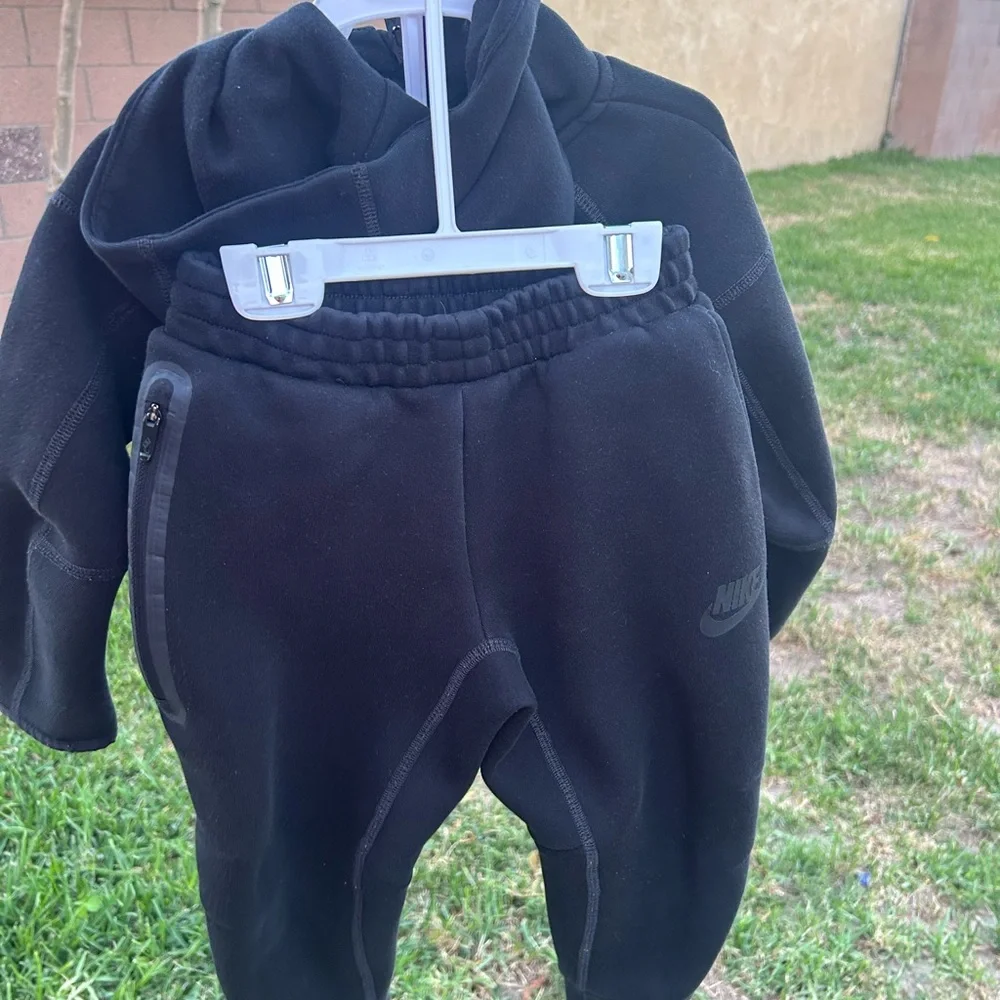 Nike tech Kids Black Hooded Full-Zip and pant Set - Picture 4 of 10
